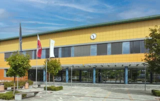 Uradne ure v času poletnih počitnic 2025