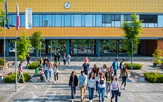 Povabilo k sodelovanju pri organizaciji slavnostne akademije ob 70. obletnici ekonomskega izobraževanja v Kranju in 20. obletnici ekonomske gimnazije